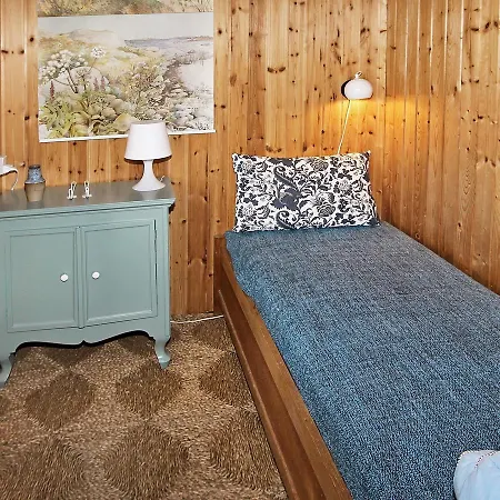 Three-bedroom Holiday In 23